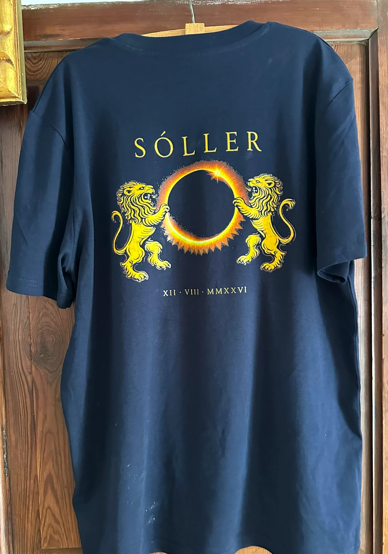 Sóller Crest Eclipse Edition back print T-shirt